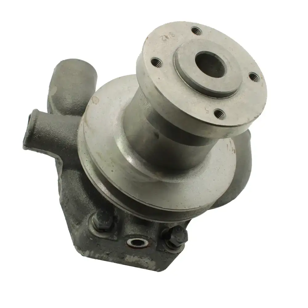 P140552 Wasserpumpe passend für MF 20 Landini 4500-6040 und Eicher 4038 Königstiger 74 Tiger 74 image 1 Wasserpumpe passend für MF 20 Landini 4500-6040 und Eicher 4038 Königstiger 74 Tiger 74 Frontalansicht