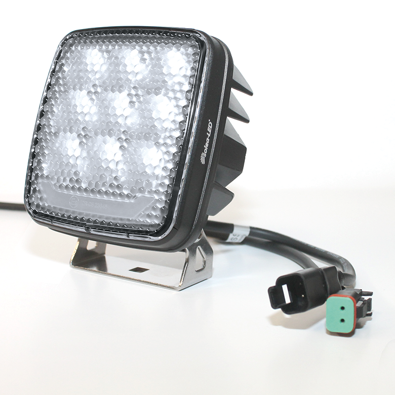 LED Arbeitsscheinwerfer 3000 Lumen 12/24 Volt LED Arbeitsscheinwerfer 3000 Lumen mit Deutschstecker vorverkabelt