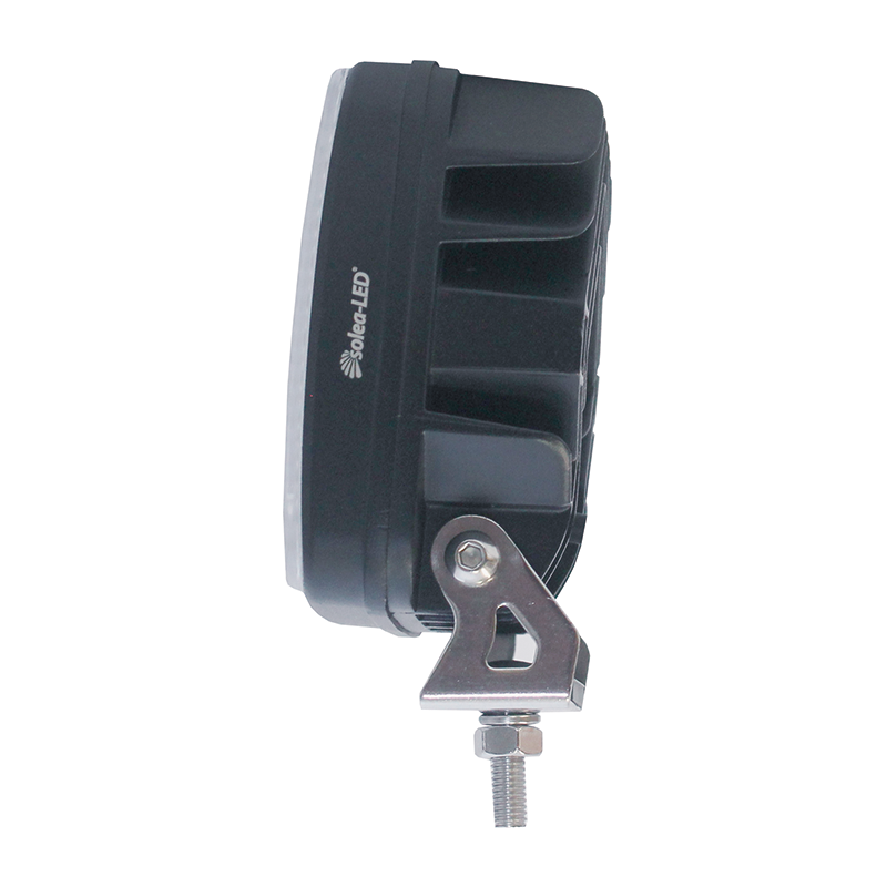 LED Arbeitsscheinwerfer 3000 Lumen LED-Sscheinwerfer mit 3000 Lumen für Schlepper und Baumaschinen