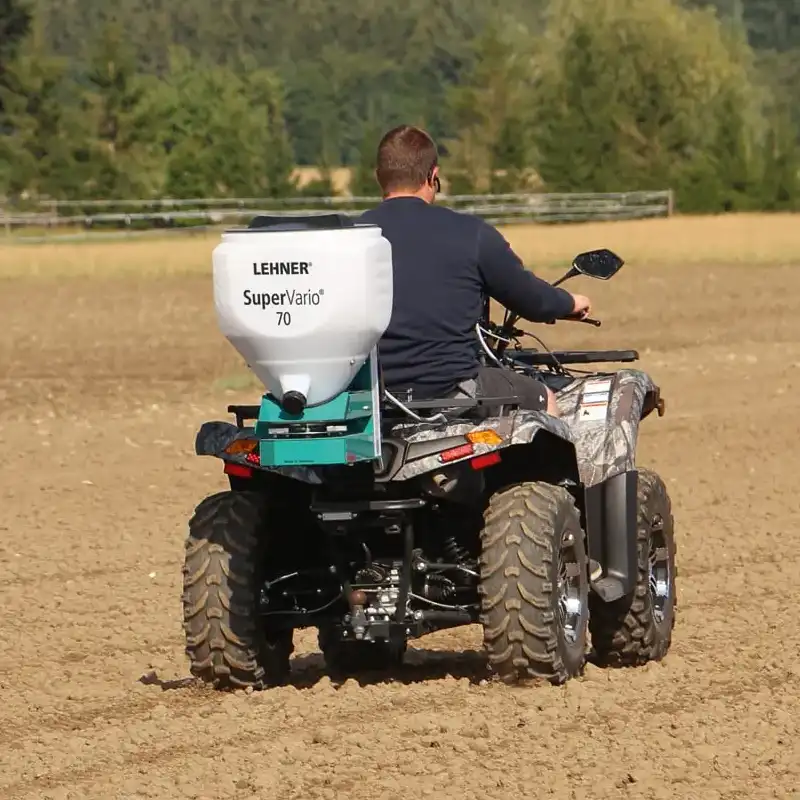 Montiert auf Quad zum Beispiel für Schneckenkorn LEHNER 12 Volt-Streuer für Zwischenfrüchte und Grassaaten