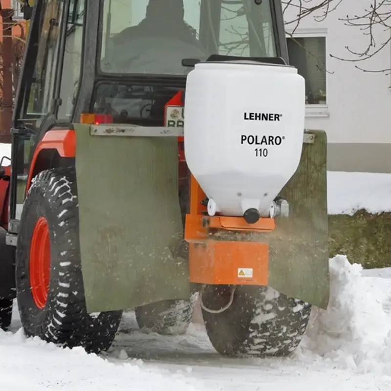 POLARO Salzstreuer 12 Volt von LEHNER an Kleintraktor LEHNER Salzstreuer 12 Volt mit Gummischutzmatte an Kleintraktor