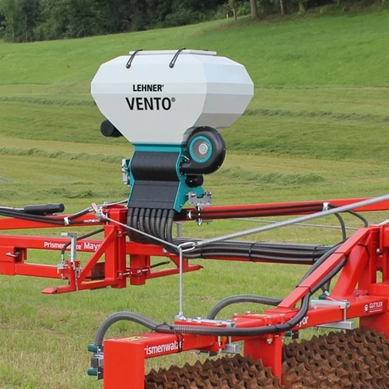 LEHNER VENTO 12 Volt Gebläsestreuer für Grassaaten auf Strigel und Wiesenschleppen LEHNER VENTO Pneumatischer Gebläsestreuer mit Schläuchen